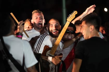 Música y fiesta: aquí, con Pinola y Armani como parte de la "banda"