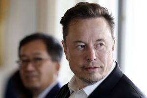 Musk y sus seguidores dicen que simplemente están "haciendo preguntas" o "desafiando la narrativa tradicional"