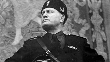 Mussolini, una figura clave en la creación del fascismo, gobernó Italia con una mano de hierro entre 1922 y 1943. Fue con su aprobación que ese país conquistó el derecho a ser sede de la Copa del Mundo de 1934, la primera realizada en Europa.