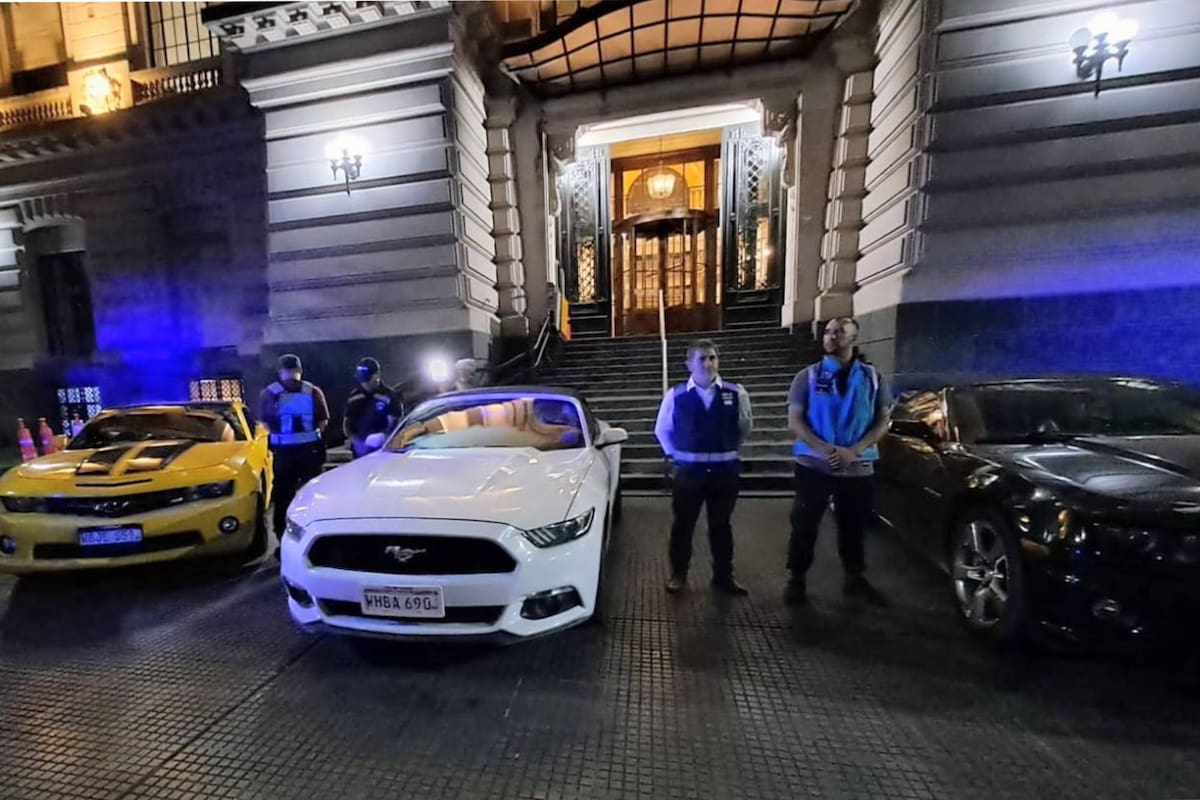 Mustangs y Camaros: desde Paraguay ingresaban al país con autos de lujos como “turistas” pero habían sido comprados por argentinos.