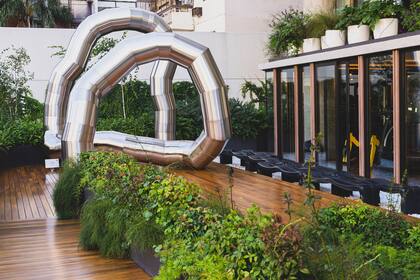 "Mutanti", escultura de Diego Bianchi en un edificio del barrio de Caballito, como obra ganadora del concurso Premio Azcuy