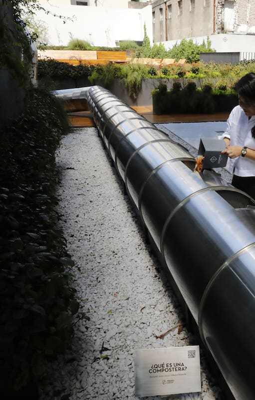 Mutanti, la lombriz gigante que es obra de arte y al mismo tiempo es compostera de uso colectivo