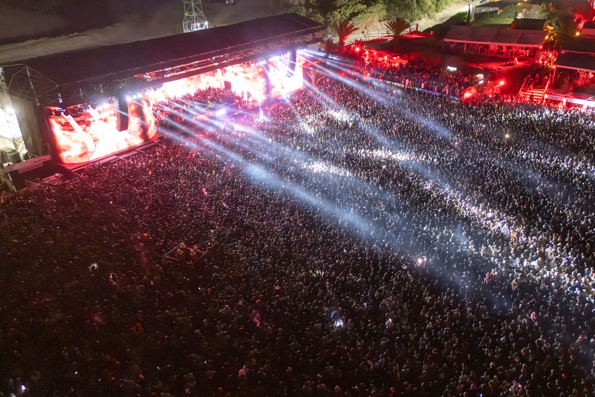 Mute convoca a decenas de miles de personas con su line up, entre los que se destacan algunos de los DJs más convocantes de la escena global