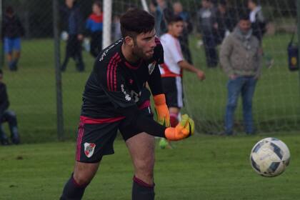 Muth hizo inferiores en River, pero a los 20 años se encuentra sin club en España