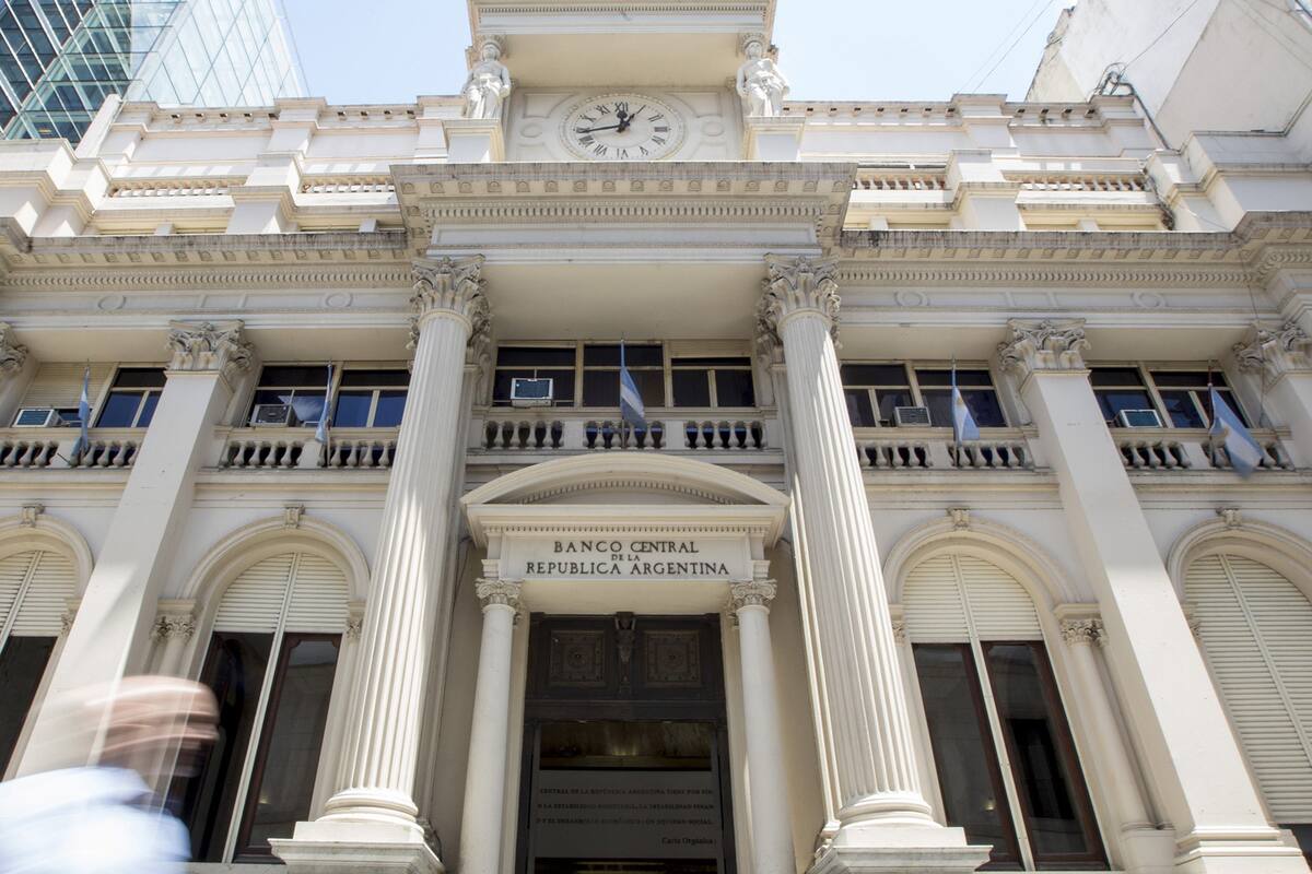 Mutismo en el BCRA sobre la reunión de directorio postergada. ¿La interna del oficialismo llegó a ese cuerpo?