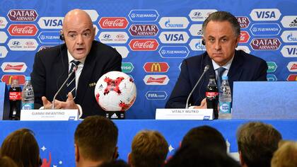Mutko junto con Infantino en San Petersgburgo