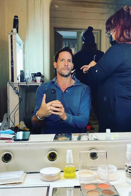 “Muy agradecido de estar de vuelta en Buenos Aires haciendo lo que más me gusta”, contó en su cuenta de Instagram junto a una selfie en su camarín