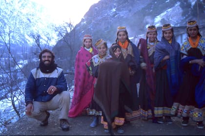 Muy bien acompañado por las chicas de Pakistán