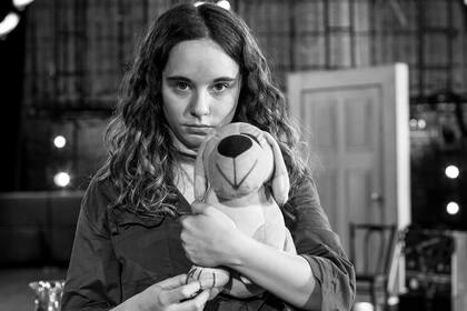 Maite y el peluche que le regaló su abuela, aquella en la encontró en su historia referencias lorquianas