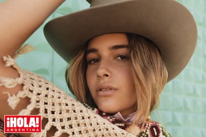 Muy canchera, Myla enfrenta la cámara con una naturalidad que le es innata.