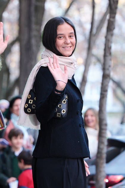 Muy cómoda frente a los flashes, la hija de la infanta Elena, Victoria Federica de Marichalar, ingresa a la fiesta.