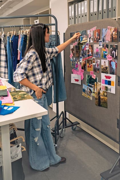 Muy comprometida con su nuevo desafío, para dar forma a la colección, Myla armó un moodboard con imágenes y fotos que sirvieron como disparadores creativos