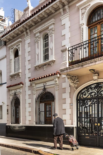 Muy próximo al Pasaje General Paz, el Gorostiaga es un emblema de
Colegiales