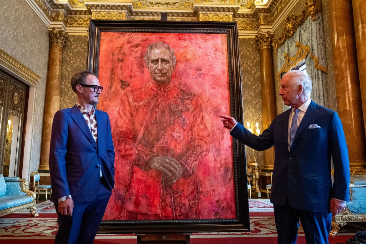 Muy rojo, muy vampírica, muy sexy: breve historia de retratos reales controversiales