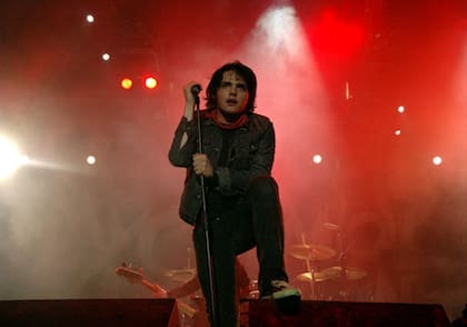 (Archivo) Gerard Way, líder de la banda durante un concierto