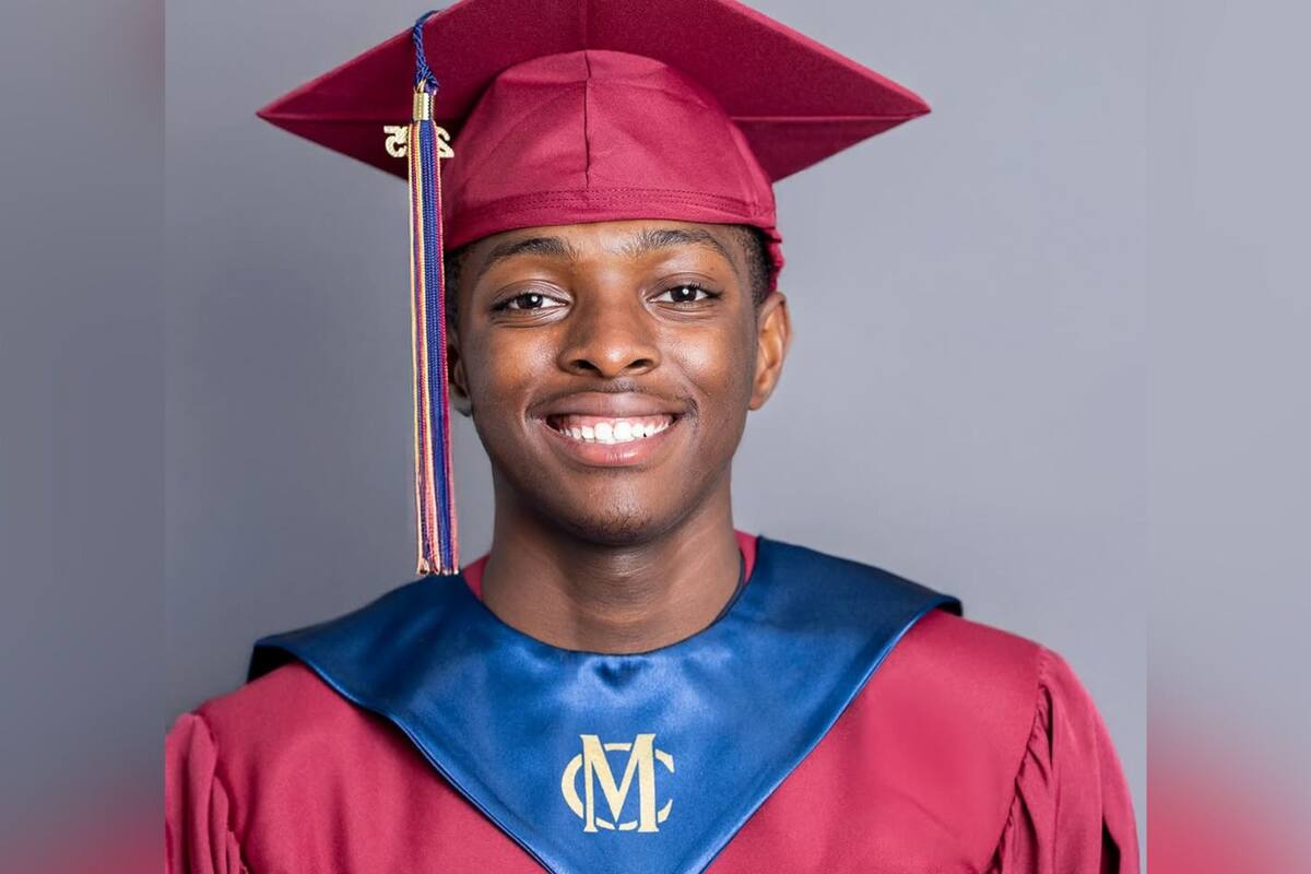 Mykael Baker trabaja en Burger King y acudió a ayudar a sus compañeros justo después de su graduación