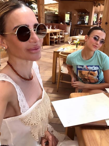 Myla Cambiaso, que el año pasado debutó como modelo, acompañó a María Vázquez en su paso por Ibiza