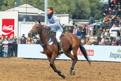 Myla, en acción. El miércoles 22, la menor de la familia salió a la pista para presentar algunos de los ejemplares de La Dolfina