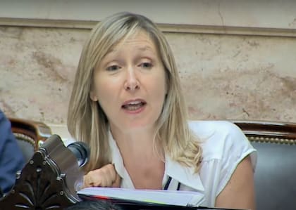 Myriam Bregman es la primera candidata a diputada del FIT-U