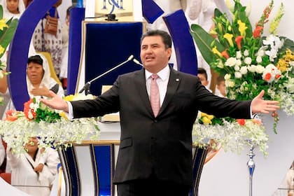 Naasón Joaquín García enfrenta 19 cargos