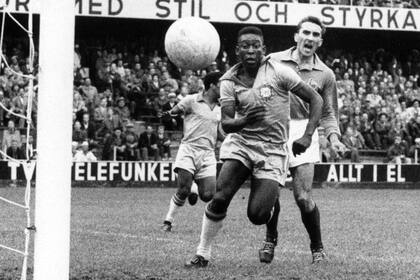 Nace una leyenda: Pelé, campeón con 17 años en Suecia 1958