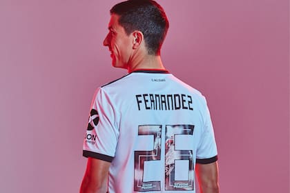 Nacho Fernández muestra el número que lo acompaña desde que llegó a River hace cuatro años
