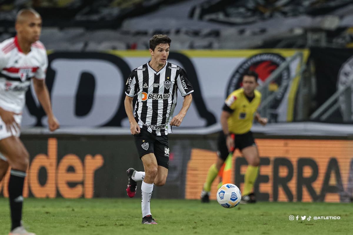 Nacho Fernández conducción: fue una de las figuras en el triunfo de Atlético Mineiro ante el San Pablo de Hernán Crespo por el Brasileirao