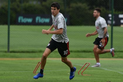 Nacho Fernández podría ser titular frente a Boca