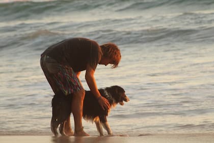 Nacho junto a Oliver, su fiel compañero de viajes