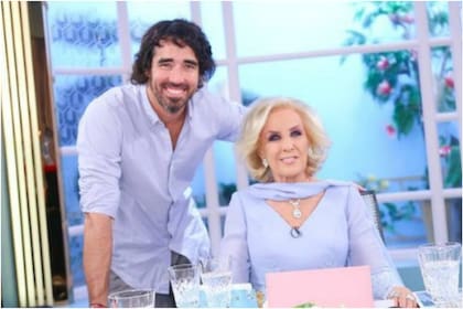 Nacho Viale produce los programas de Mirtha Legrand y es quien negocia con las autoridades de eltrece