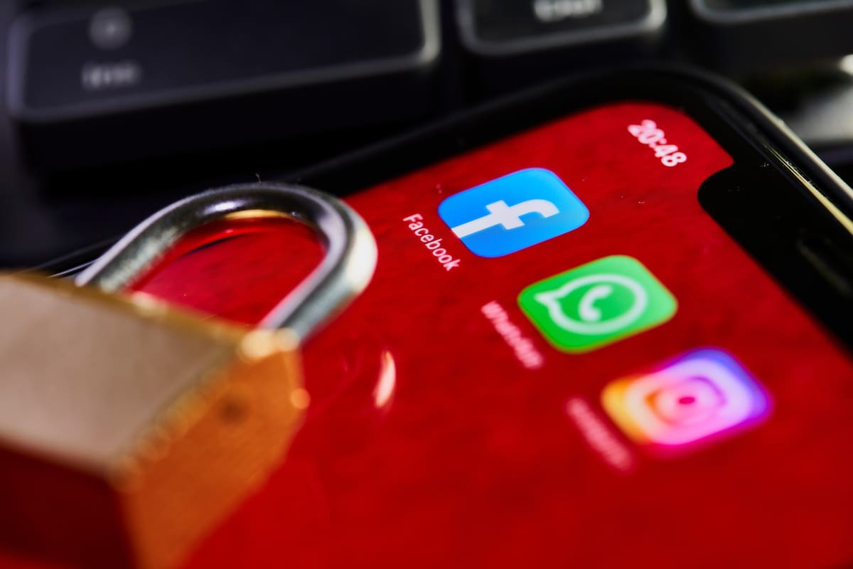 Nacido en 2010 para emular las fotos tomadas con las cámaras Instamatic, este servicio de Facebook tiene casi 1400 millones de usuarios y es protagonista de la economía global