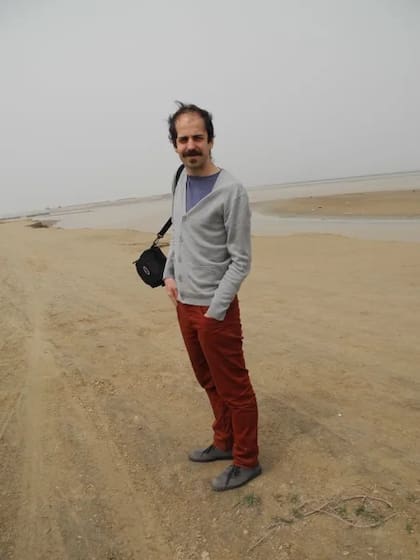Nacido en Buenos Aires en 1979, Miguel Ángel Petrecca es poeta y editor