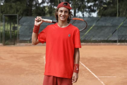 Nacido en Cañuelas y número 1 argentino Sub 14, Eli trabaja por su deseo de ser profesional en medio de limitaciones económicas