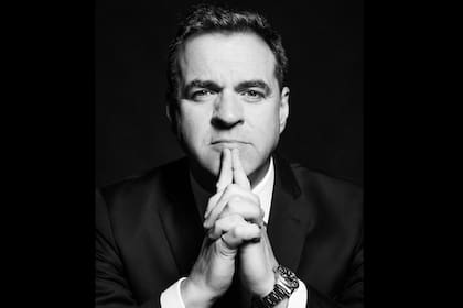 Nacido en Escocia en 1964, Ferguson es autor de 16 libros sobre historia, política y economía que han marcado una época