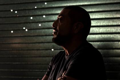 Nacido en Guerrero, Crispín Agustín Mendoza emigró a Estados Unidos a los 14 años y regresó a México para construir casas y participar en la política local