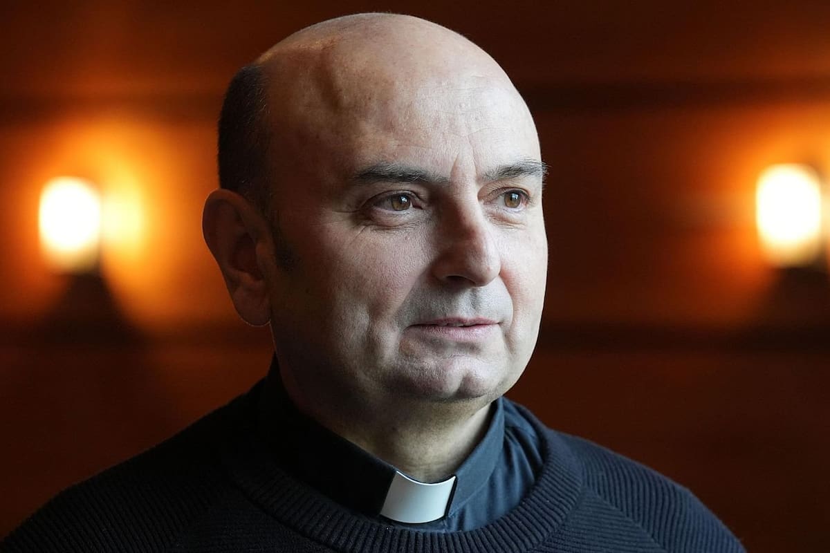 Nacido en Villa Luro hace 56 años, Romanelli es el párroco de la única iglesia católica de Gaza