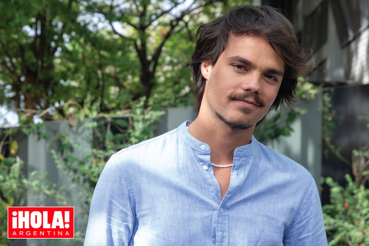 Nació en San Isidro, fue al colegio Pilgrims y es el menor de tres hermanos. Cuando tenía 3 años y medio, perdió a su papá, Guillermo, un reconocido arquitecto que más tarde trabajó para Adidas y Taylor Made, y del que heredó el amor por la camiseta de River y del SIC. “Soy muy deportista, juego al fútbol y me encanta el golf, el tenis, el paddle. Me hace bien a la cabeza”, dice Toti.