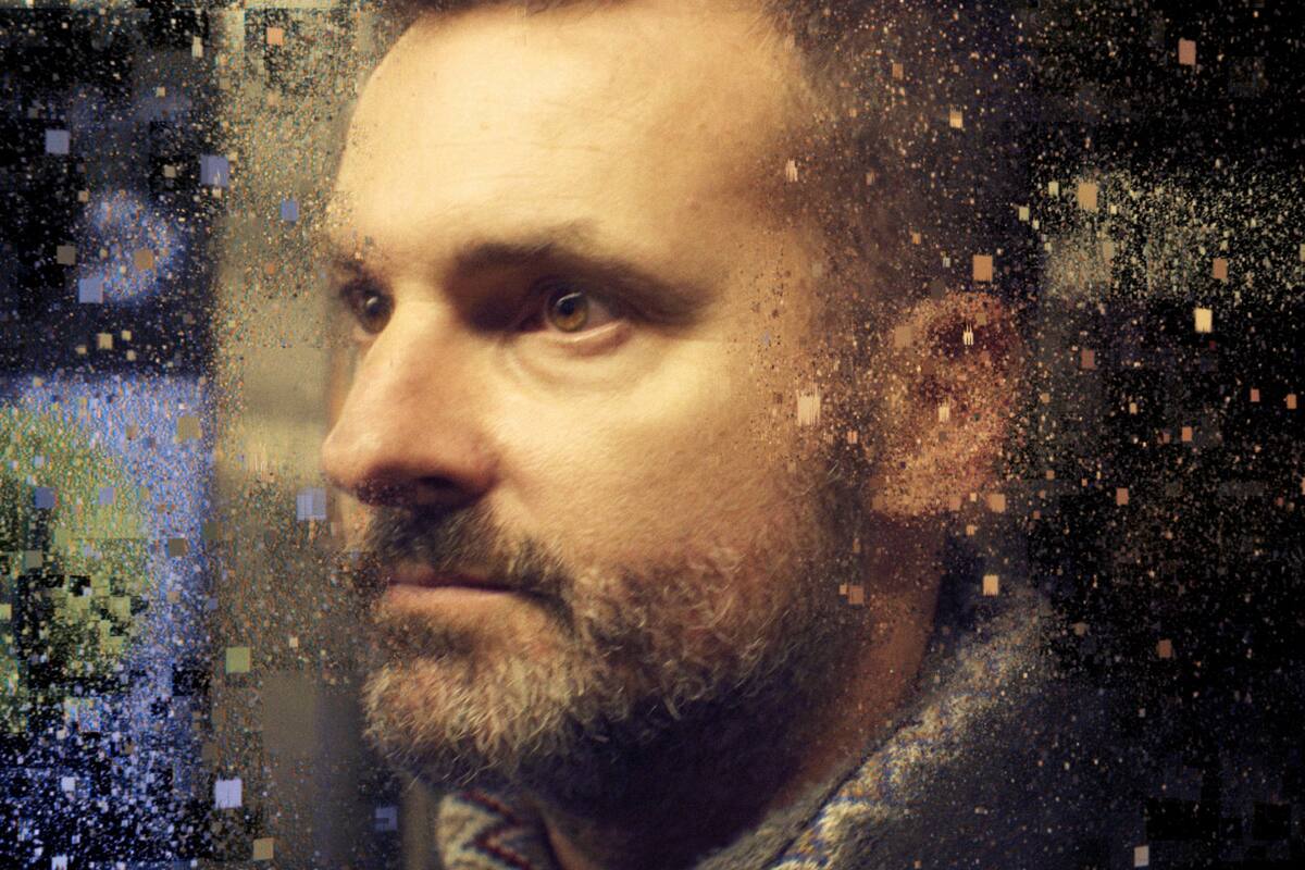 Nada es privado narra el caso de Cambridge Analytica y cómo usó la información personal en Facebook para influir en elecciones