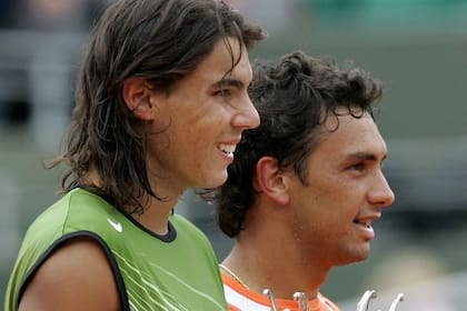 Nadal, con la Copa; Puerta, de fondo
