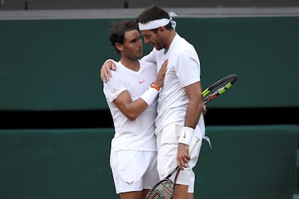 Nadal y Del Potro se conocen desde chicos y se enfrentaron 17 veces en el profesionalismo, como en los cuartos de final de Wimbledon 2018, con un gran triunfo del español en cinco sets.