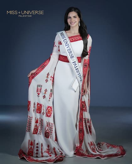 Nadeen Ayoub hace historia tras ser coronada como la primera Miss Universo Palestina (Instagram/@nadeen.m.ayoub)