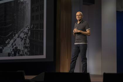 Nadella hizo del servicio en la nube una prioridad, y la compañía ahora es la segunda mayor proveedora, después de Amazon