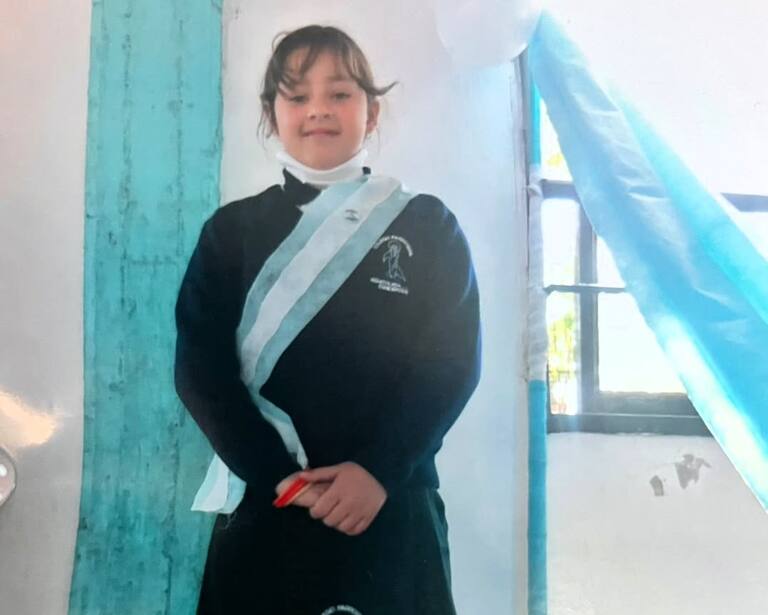 Nadia a los 9 años, durante la Promesa de Lealtad a la Bandera