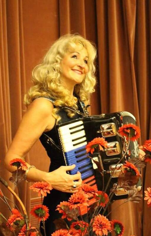 Nadia Bayanova, con uno de los instrumentos que ama: el acordeón