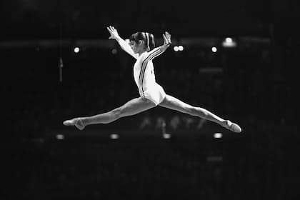 Nadia Comaneci rompió récords olímpicos a sus 14 años