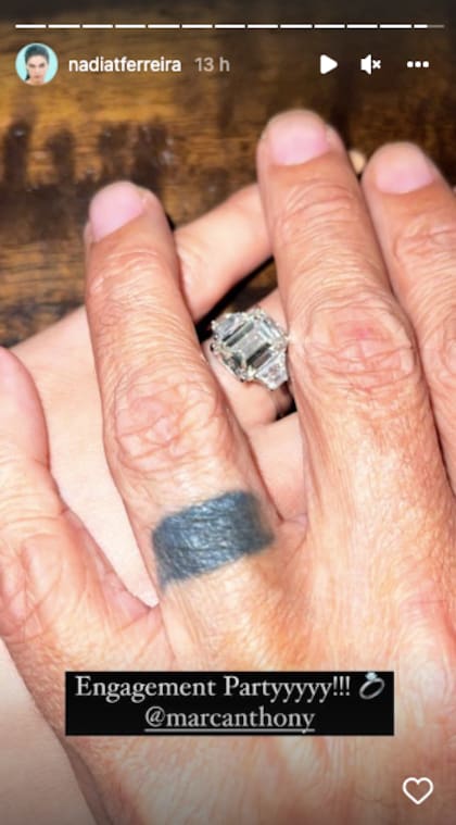 Nadia Ferreira compartió en sus historias de instagram una imagen que revela su compromiso con Marc Anthony.