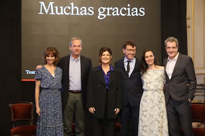Nadia Muzyca, Andrés Rodríguez, Gabriela Ricardes, Gerardo Grieco, Zoe Zeniodi y Gustavo Mozzi, en la presentación de la temporada 2025 del Teatro Colón
