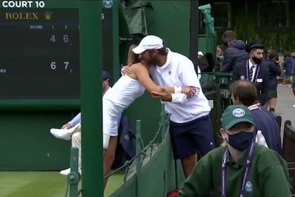 Nadia Podoroska festeja su primer triunfo en Wimbledon