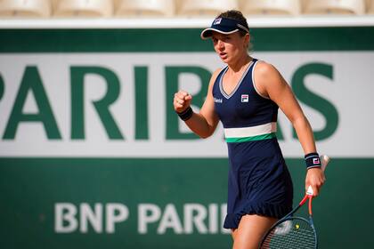 Nadia Podoroska festeja un punto frente a Barbora Krejcikova de la República Checa