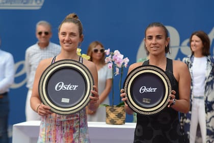 Nadia Podoroska y Paula Ormaechea, en la ceremonia de entrega de premios
